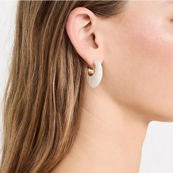 🌟Gorjana Paseo Arc Hoops White Marble 18k Gold Plate Earrings $85🌟 - Picture 4 of 5